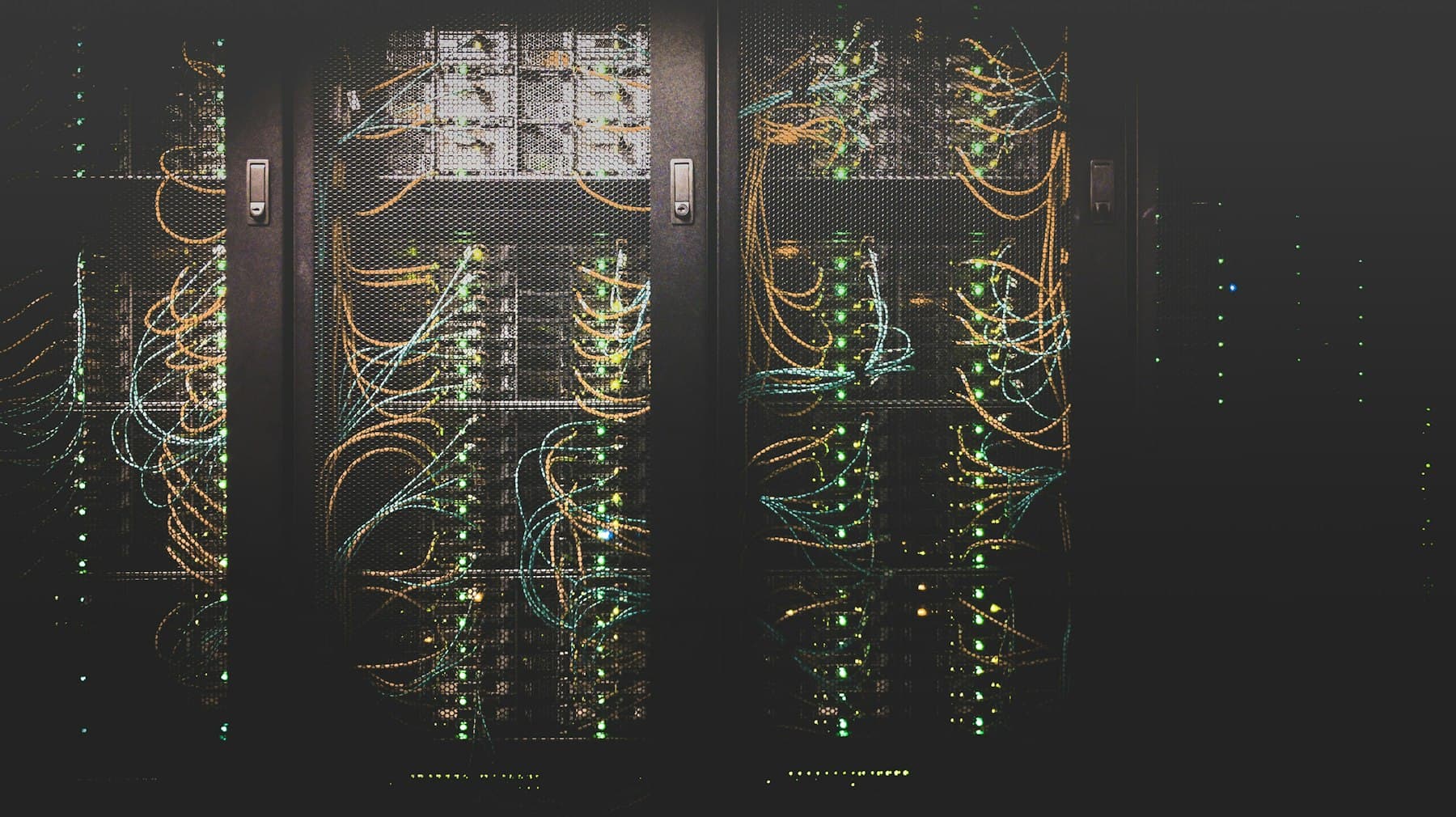 Network cabling in a data center rack